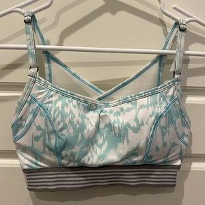 2/$18 Lole Sports Bra Adjustable Band Blue and White Tiedye Mesh Back Size XS
